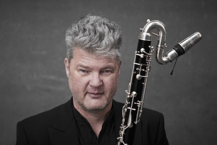 Der Bassklarinettist Volker Hemken